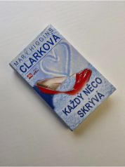 Každý něco skrývá