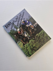 100 ročníků Velké pardubické steeplechase.